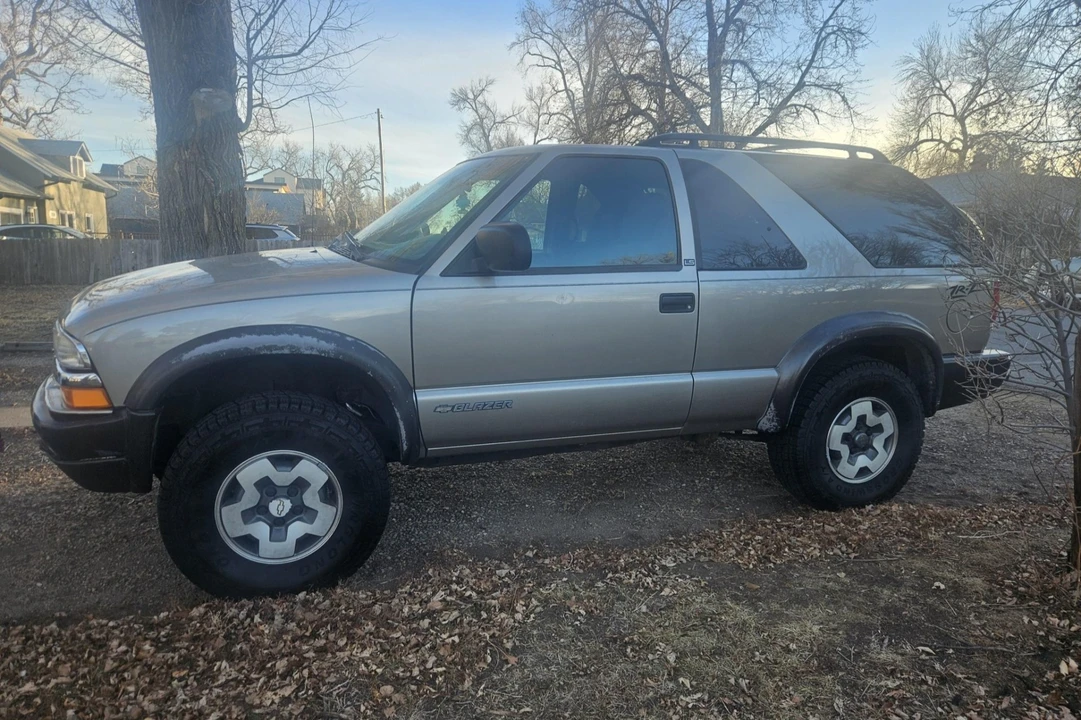 2001 Chevrolet S-10 Blazer 2nd Gen - Image 2 of 7