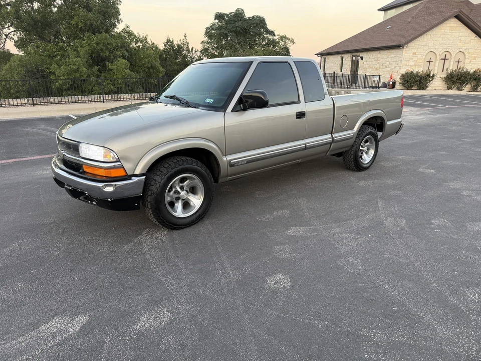 2001 Chevrolet S-10 - Image 8 of 31