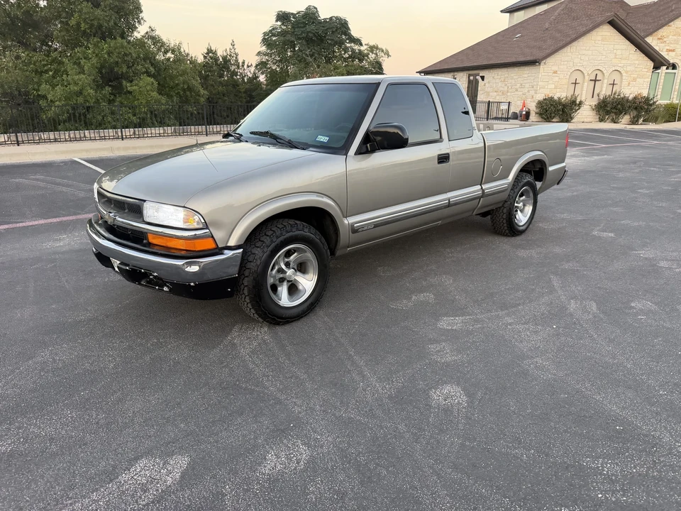 2001 Chevrolet S-10 - Image 9 of 31