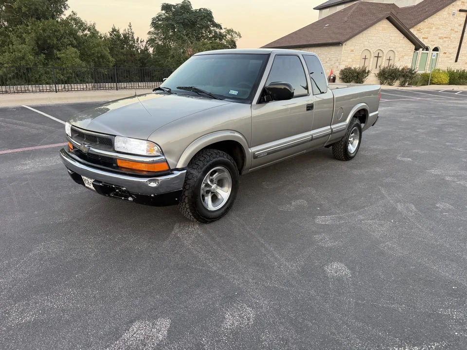 2001 Chevrolet S-10 - Image 6 of 31