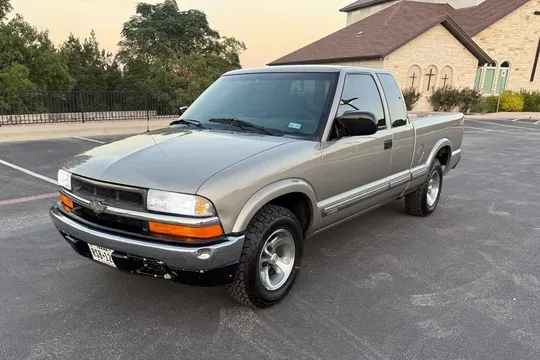 2001 Chevrolet S-10 LS Extended Cab