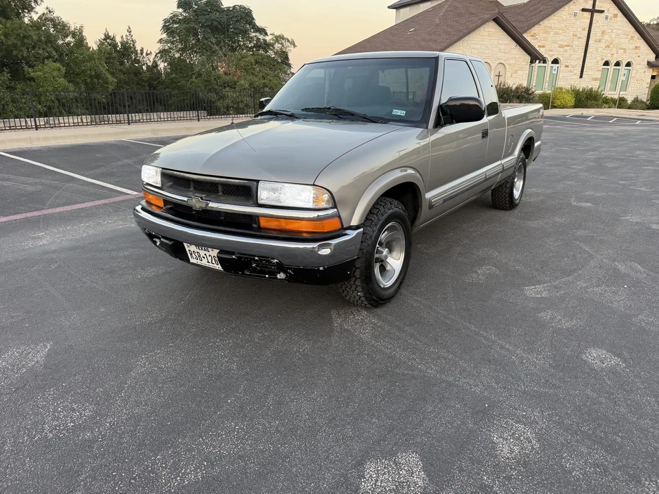 2001 Chevrolet S-10 - Image 5 of 31