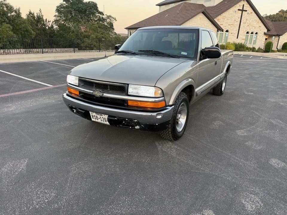 2001 Chevrolet S-10 - Image 4 of 31