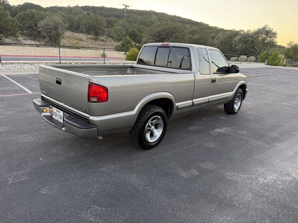 2001 Chevrolet S-10 - Image 31 of 31