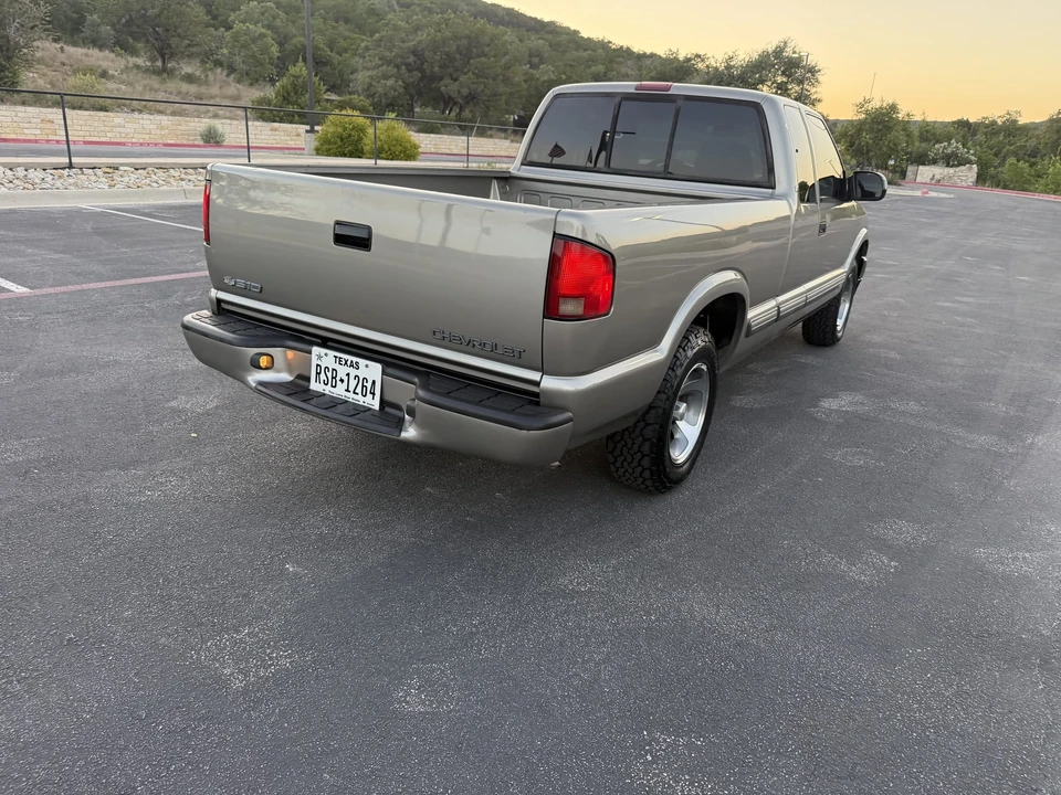 2001 Chevrolet S-10 - Image 30 of 31
