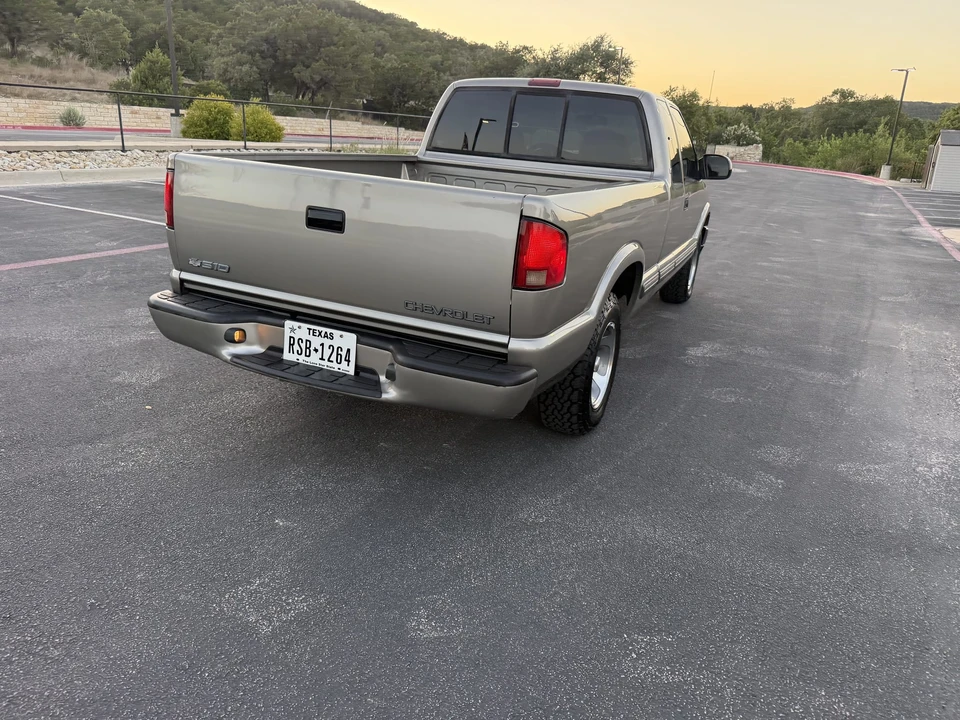 2001 Chevrolet S-10 - Image 28 of 31