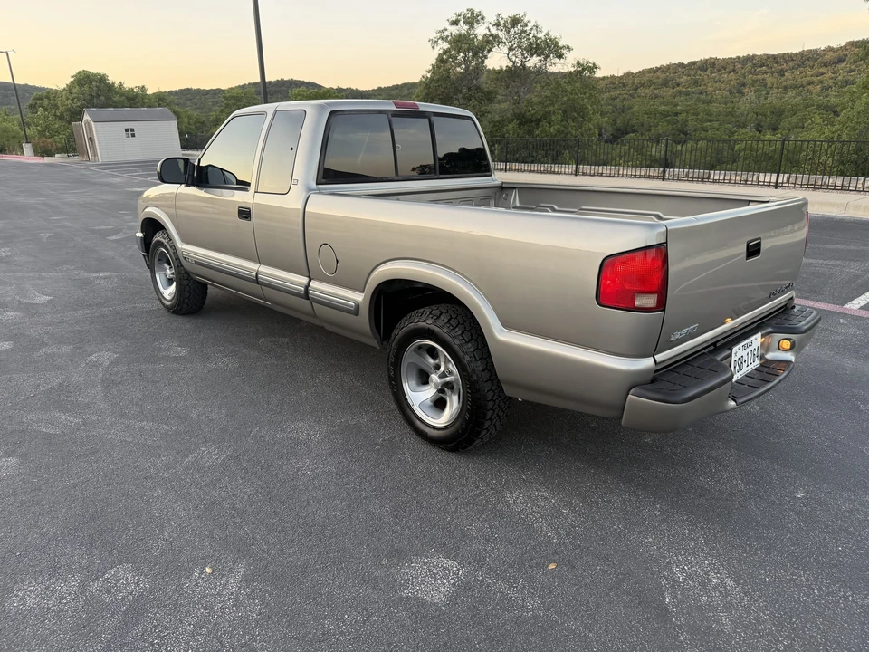 2001 Chevrolet S-10 - Image 18 of 31
