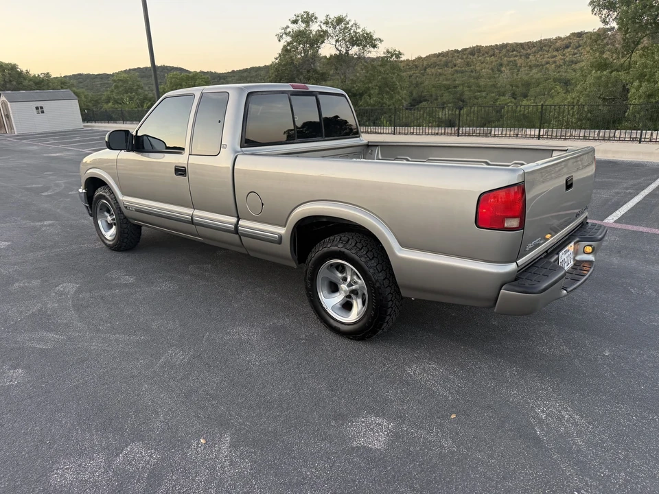 2001 Chevrolet S-10 - Image 17 of 31