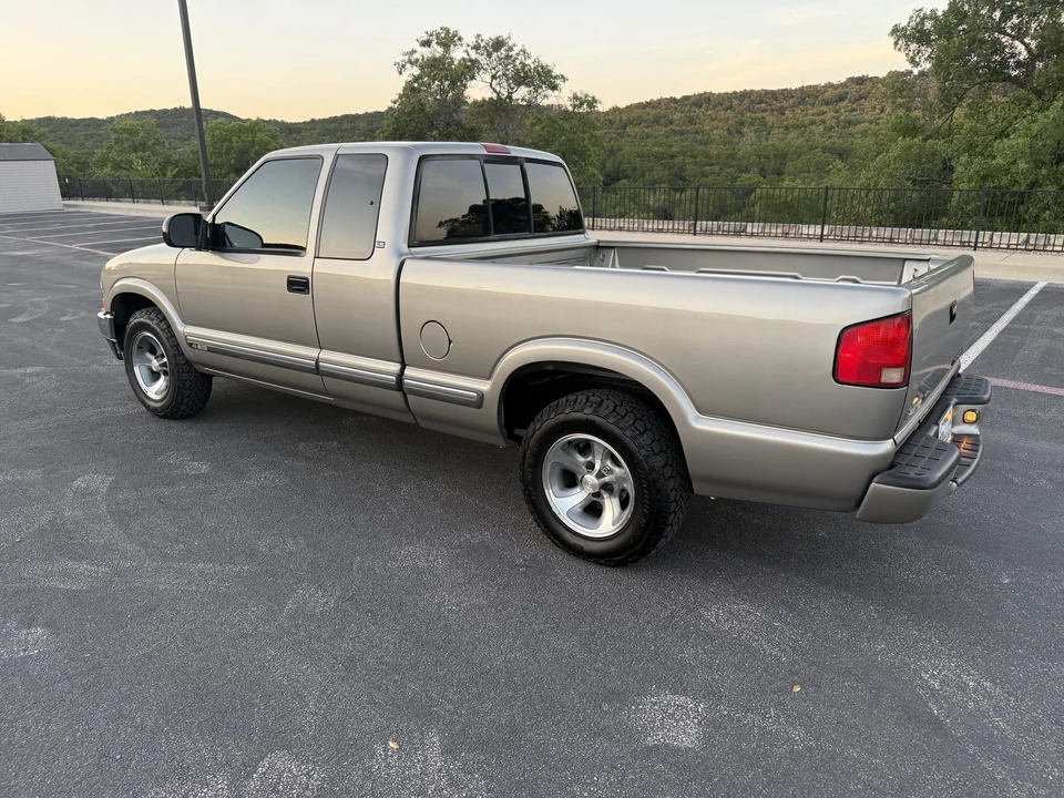 2001 Chevrolet S-10 - Image 16 of 31