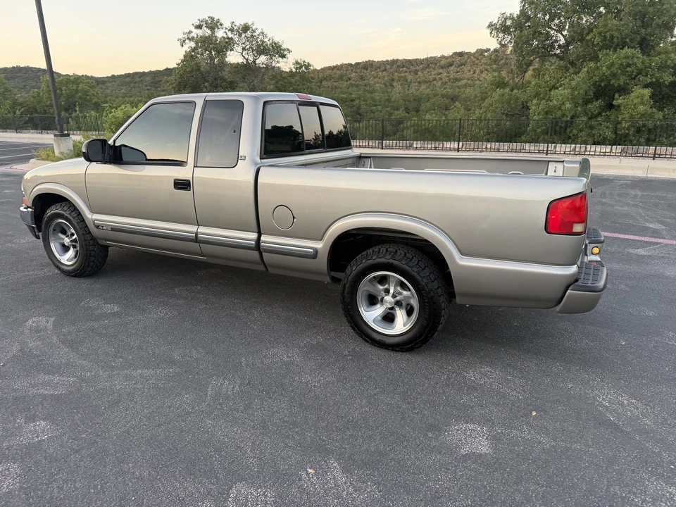 2001 Chevrolet S-10 - Image 14 of 31