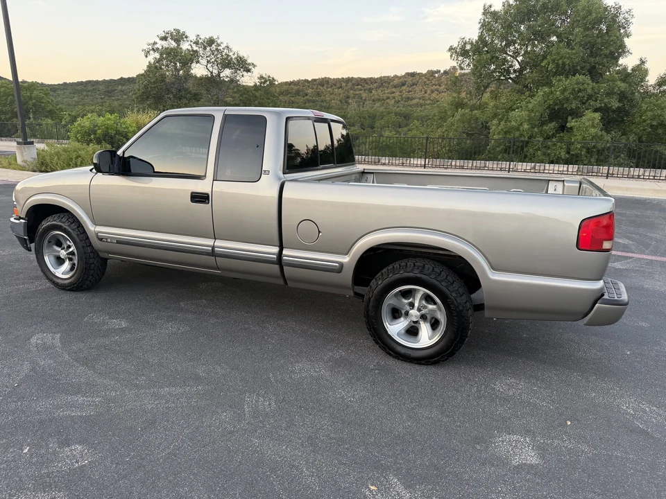 2001 Chevrolet S-10 - Image 15 of 31