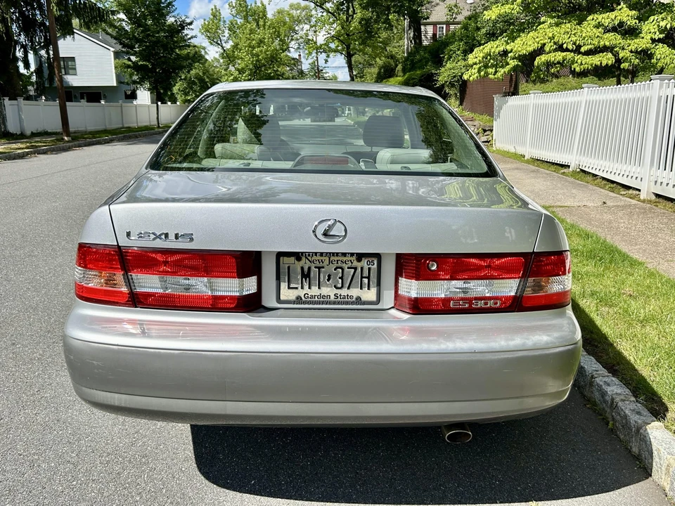 2001 Lexus ES 3rd Gen - Image 14 of 31