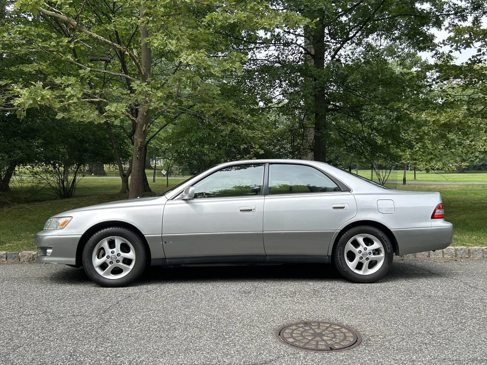 2001 Lexus ES 3rd Gen - Image 18 of 31