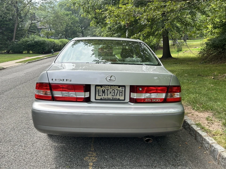 2001 Lexus ES 3rd Gen - Image 15 of 31
