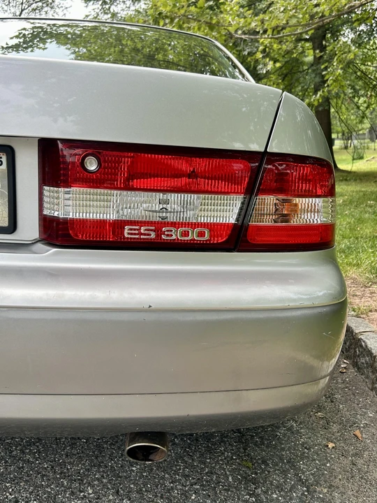 2001 Lexus ES 3rd Gen - Image 25 of 31