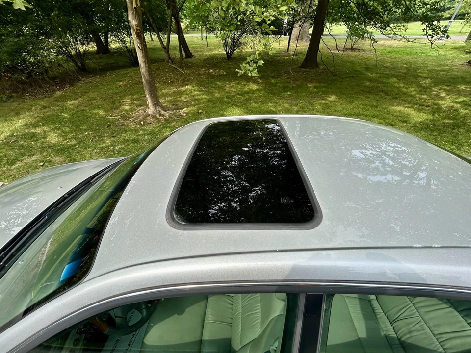 2001 Lexus ES 3rd Gen - Image 21 of 31