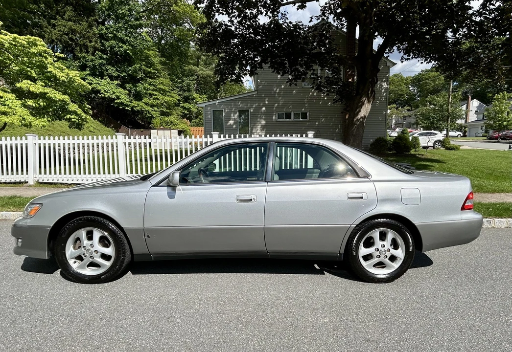 2001 Lexus ES 3rd Gen - Image 19 of 31
