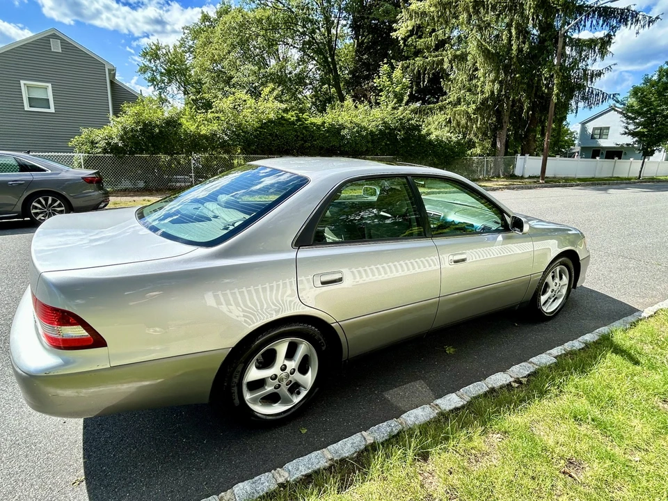 2001 Lexus ES 3rd Gen - Image 13 of 31