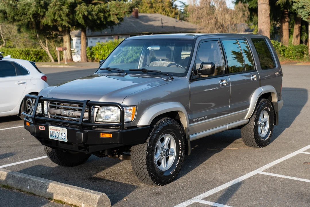2002 Isuzu Trooper - Image 2 of 31