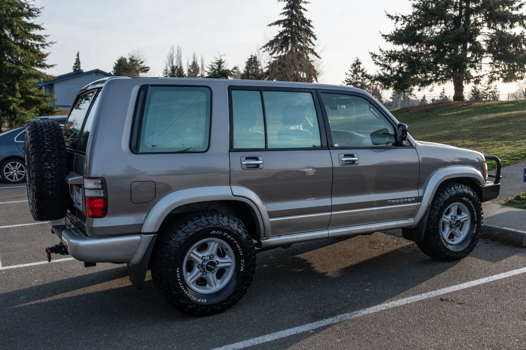 2002 Isuzu Trooper - Image 6 of 31