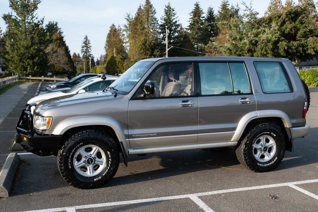 2002 Isuzu Trooper - Image 11 of 31