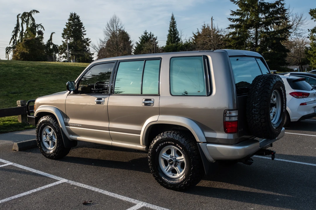 2002 Isuzu Trooper - Image 10 of 31