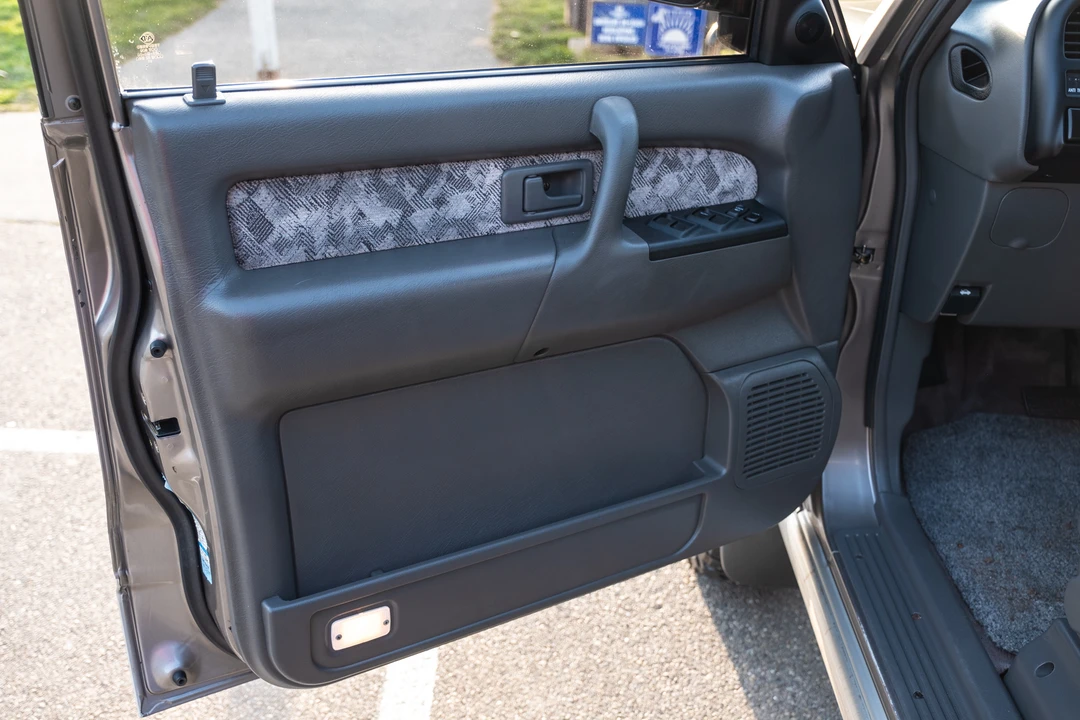 2002 Isuzu Trooper - Image 25 of 31
