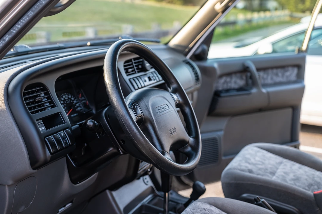 2002 Isuzu Trooper - Image 29 of 31