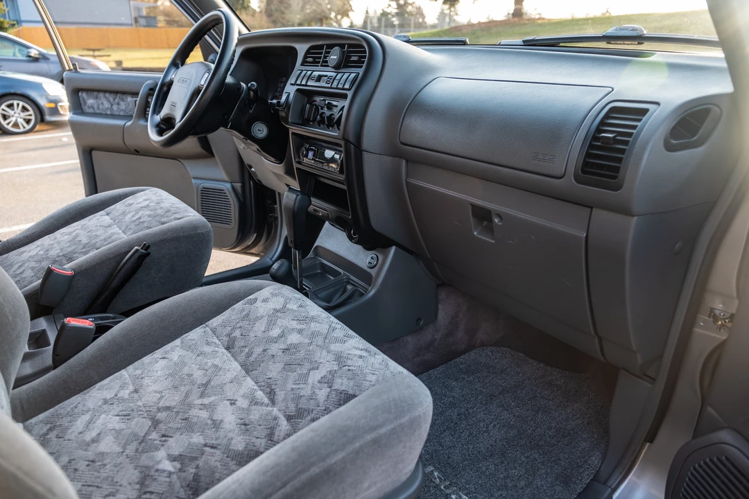 2002 Isuzu Trooper - Image 26 of 31