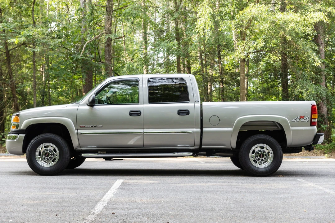 2003 GMC Sierra Heavy Duty 2nd Gen - Image 9 of 31