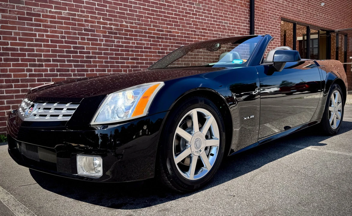 2004 Cadillac XLR - Image 2 of 31