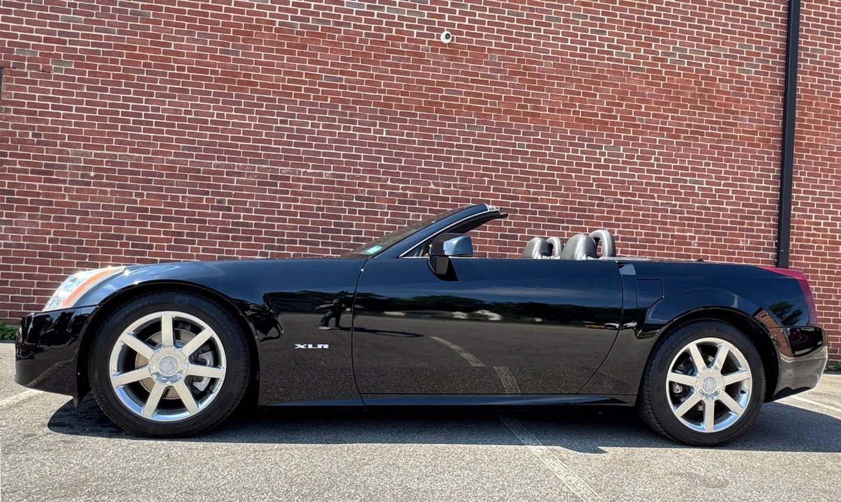 2004 Cadillac XLR - Image 23 of 31
