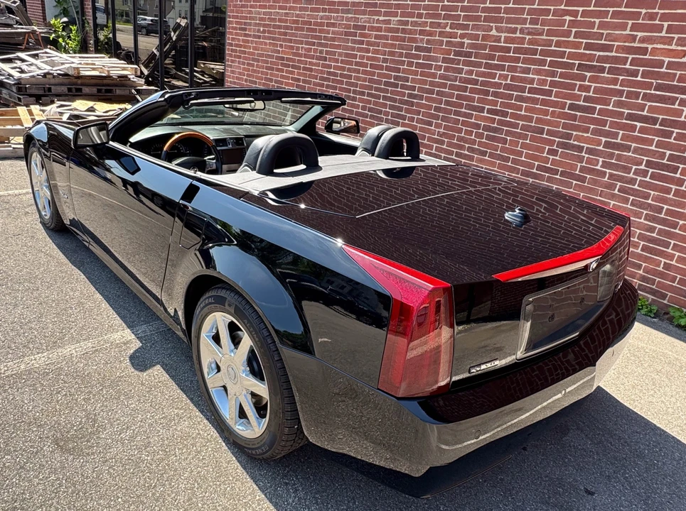 2004 Cadillac XLR - Image 20 of 31