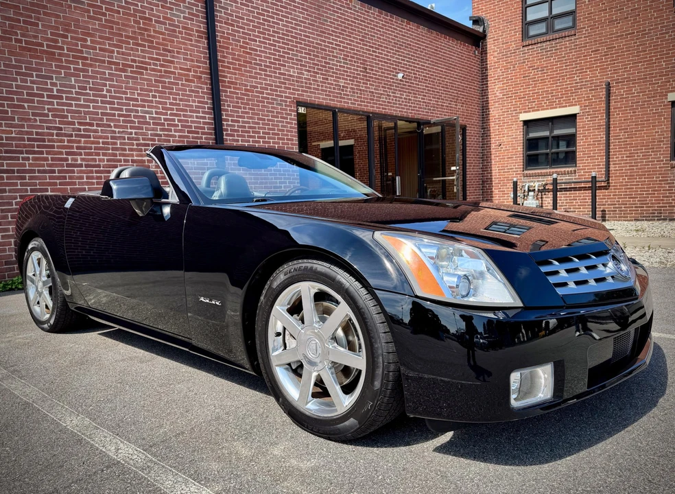 2004 Cadillac XLR - Image 10 of 31
