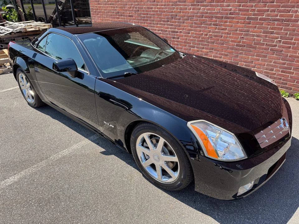 2004 Cadillac XLR - Image 30 of 31