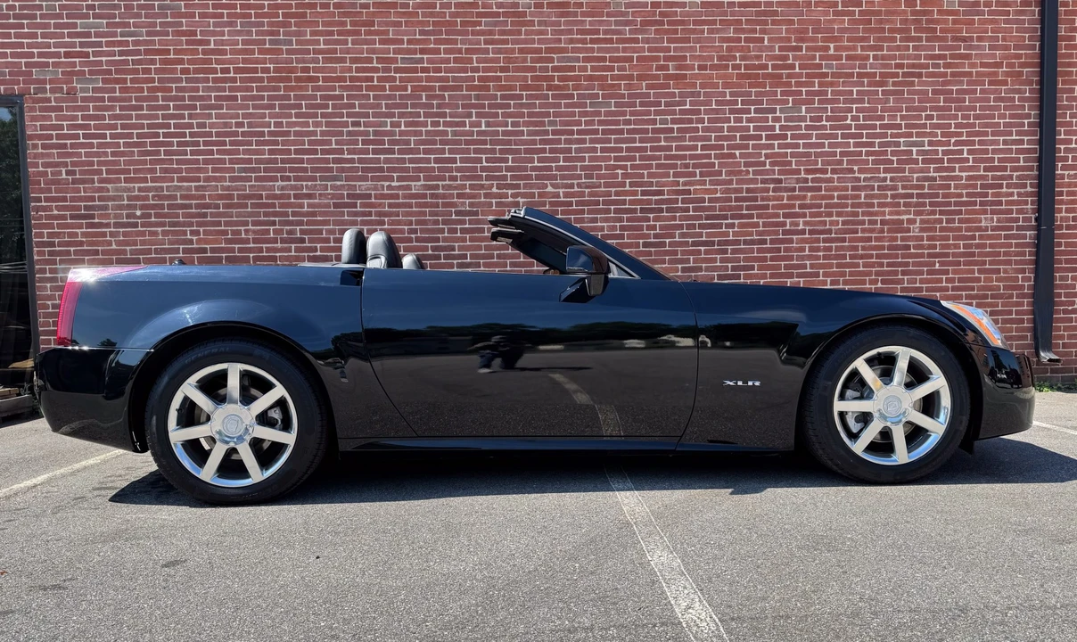 2004 Cadillac XLR - Image 11 of 31