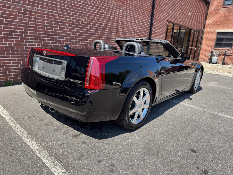 2004 Cadillac XLR - Image 15 of 31