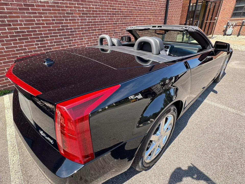 2004 Cadillac XLR - Image 14 of 31