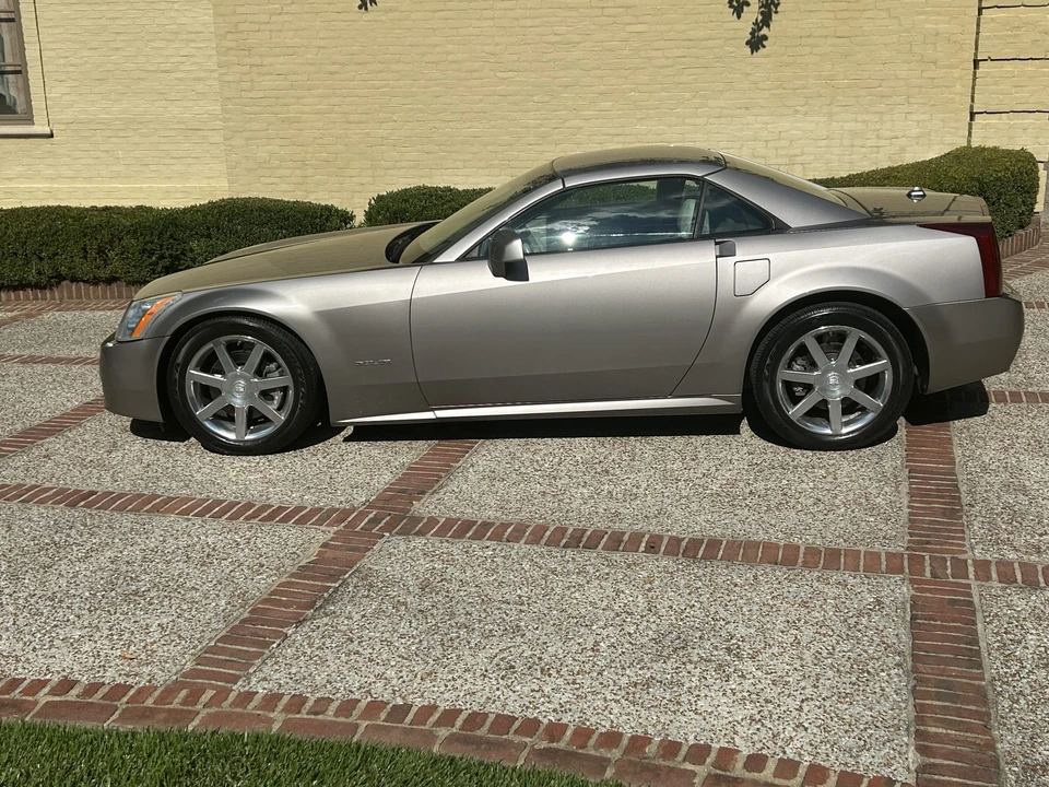 2005 Cadillac XLR - Image 4 of 31
