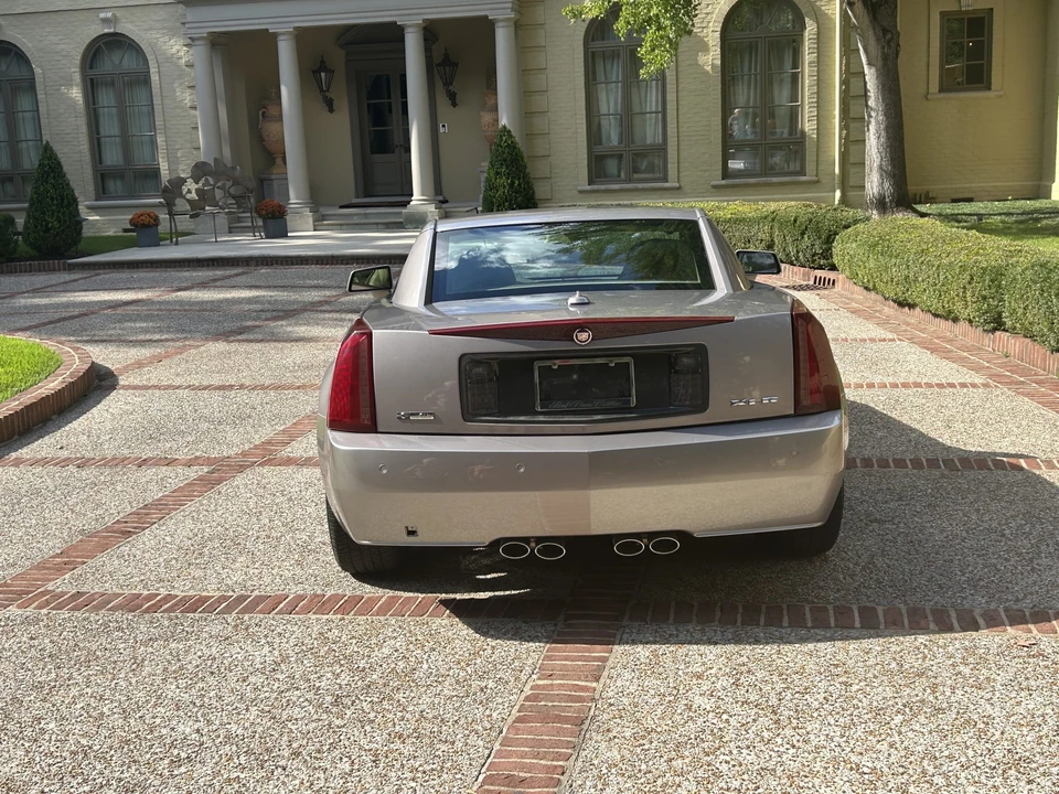 2005 Cadillac XLR - Image 7 of 31