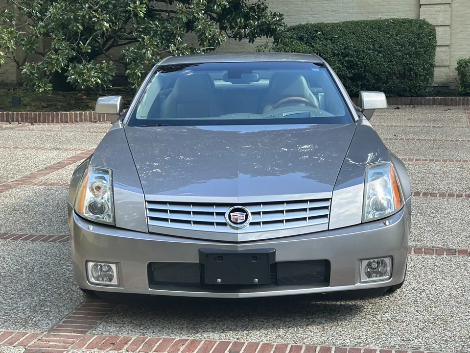 2005 Cadillac XLR - Image 2 of 31