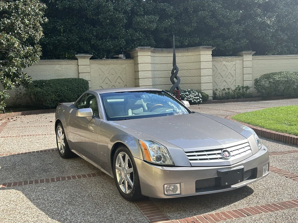 2005 Cadillac XLR - Image 11 of 31