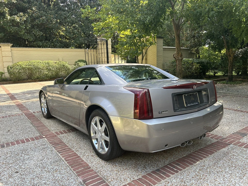 2005 Cadillac XLR - Image 6 of 31