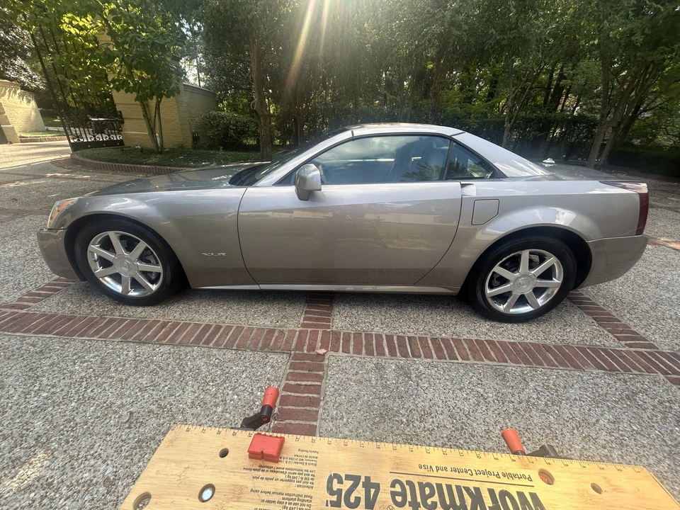2005 Cadillac XLR - Image 5 of 31