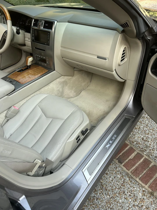 2005 Cadillac XLR - Image 29 of 31