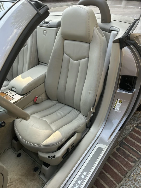 2005 Cadillac XLR - Image 24 of 31