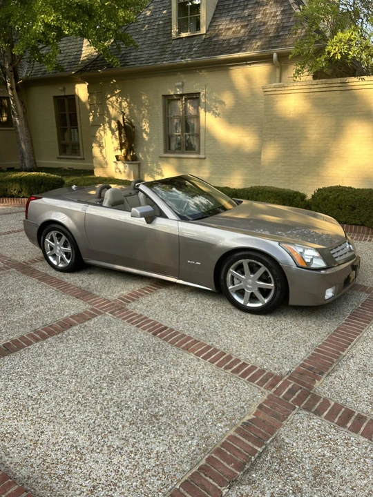 2005 Cadillac XLR - Image 10 of 31