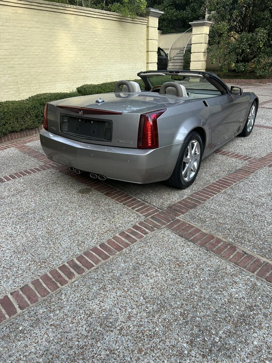 2005 Cadillac XLR - Image 8 of 31