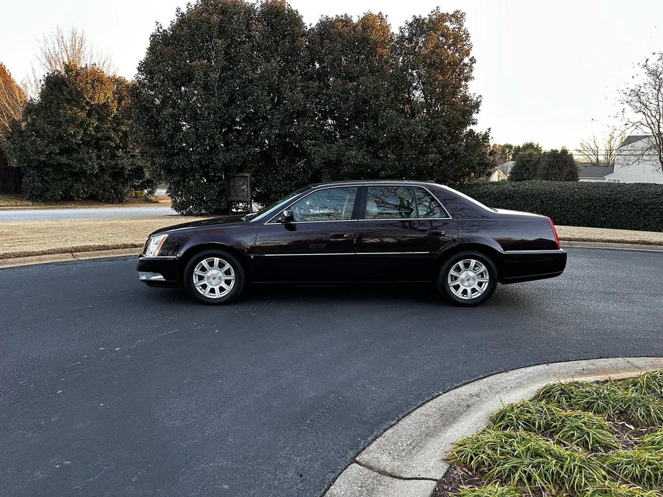 2008 Cadillac DTS - Image 12 of 31