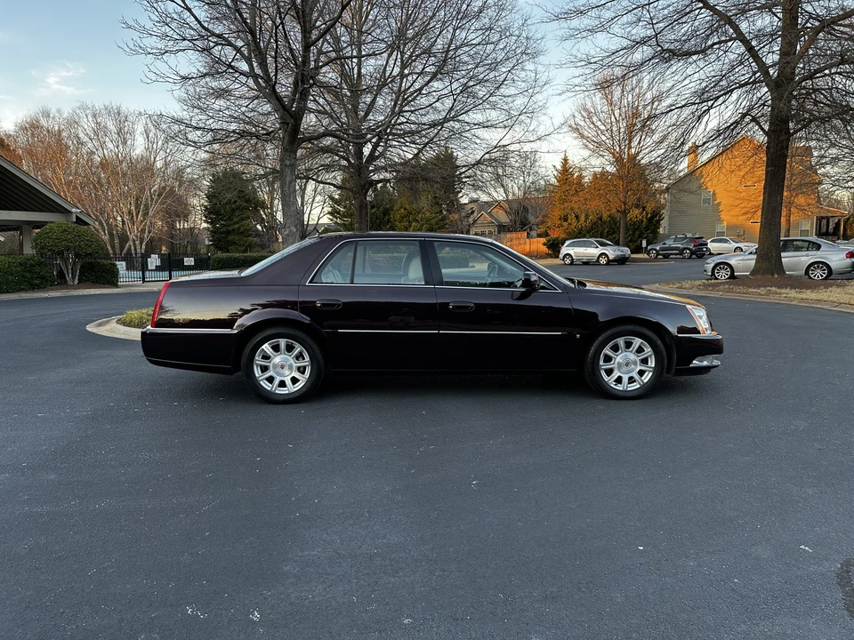 2008 Cadillac DTS - Image 8 of 31
